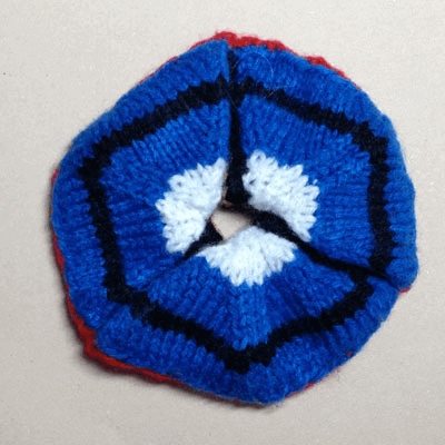 Knitted hexaflexagon gif