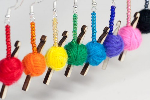 crochet-earrings-rainbow